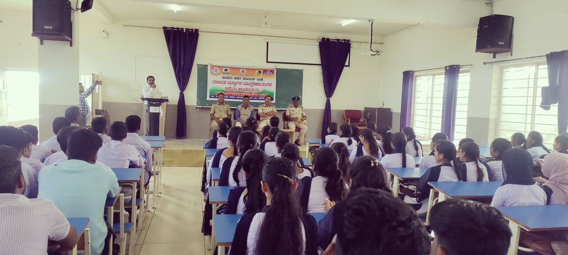 Addressing the students on Drugs and various types of cyber crimes